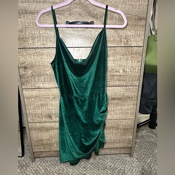 Green Velvet Holiday Dress Medium - Picture 1 of 5